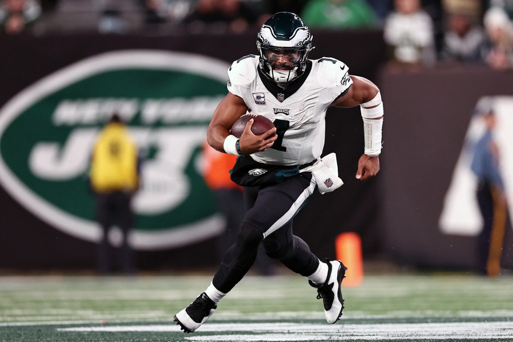Jalen Hurts of the Philadelphia Eagles runs the ball during the fourth quarter in the game against the New York Jets, and we offer new U.S. bettors our exclusive bet365 bonus code.