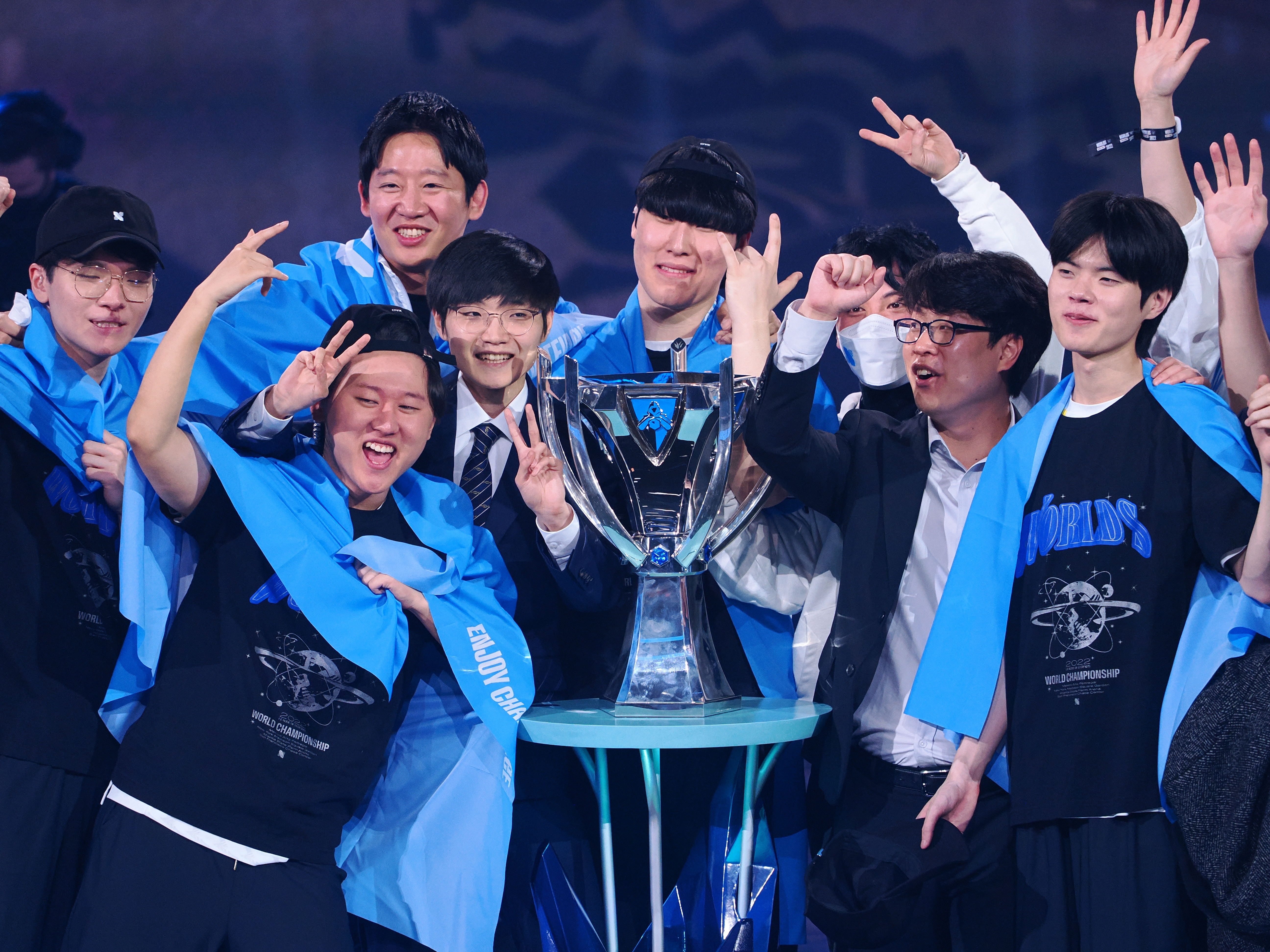 DRX players and staff with the Summoner's Cup Worlds trophy as we look at a recent study surrounding the growth of Esports over the next half decade.
