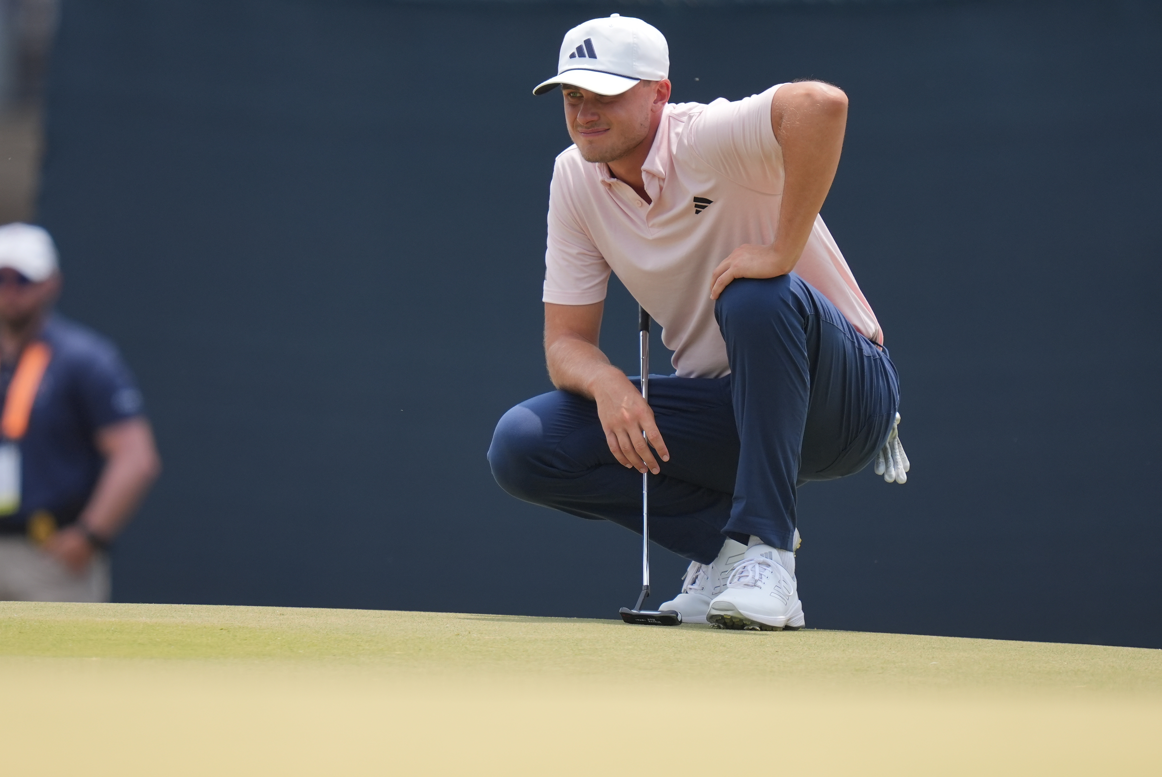 Ludvig Aberg lines up a putt on the 3rd hole as we breakdown the U.S. Open Round 3 odds heading into the weekend.