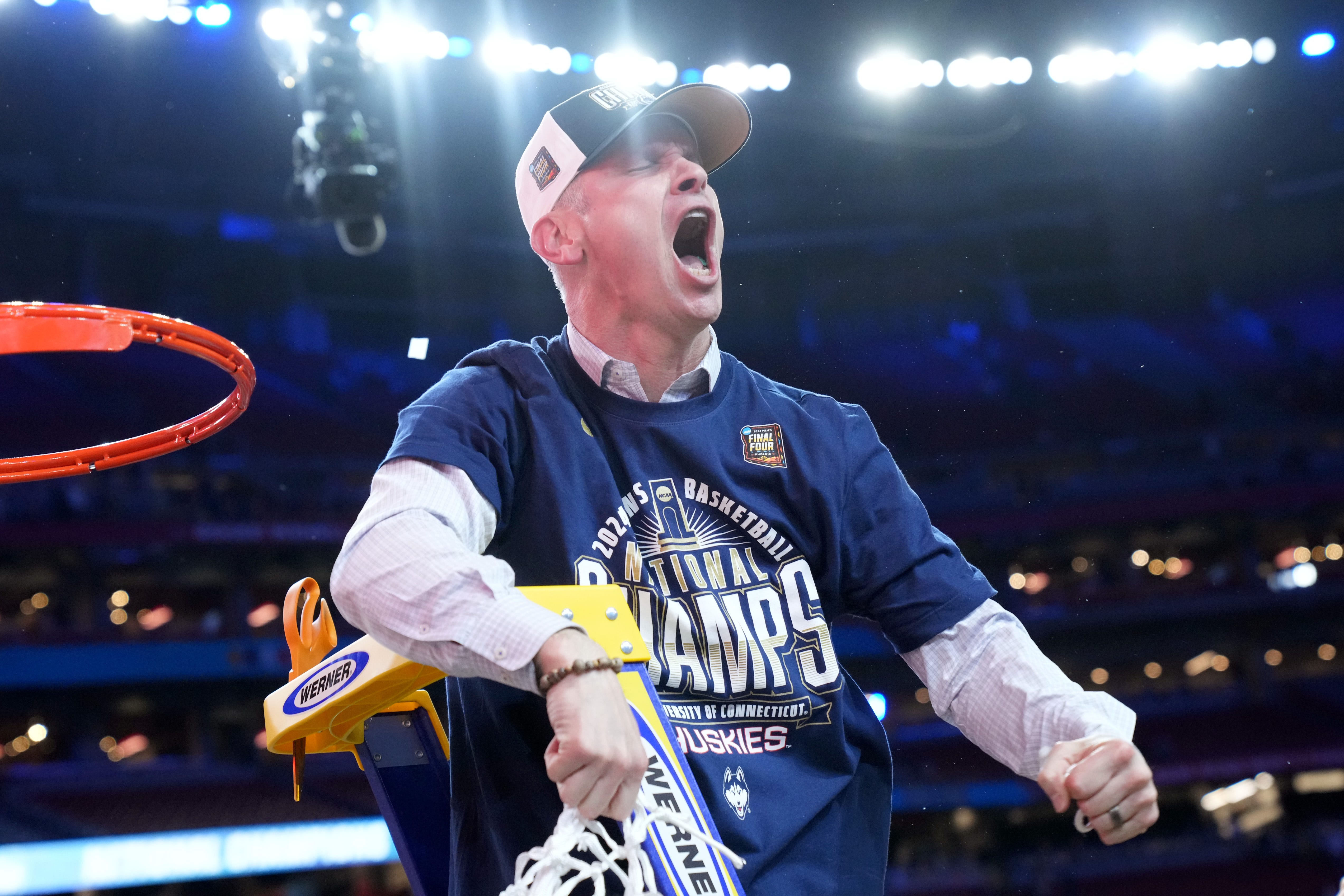UConn Huskies head coach Dan Hurley cuts down the net after defeating the Purdue Boilermakers in the national championship game of the 2024 NCAA Tournament. UConn are the favorites by the 2025 March Madness Odds.