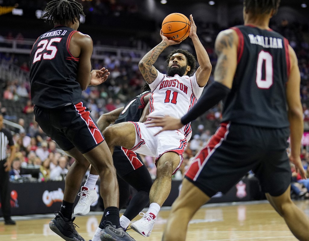 Damian Dunn #11 of the Houston Cougars shoots the ball as we look at the best Iowa State vs. Houston prediction