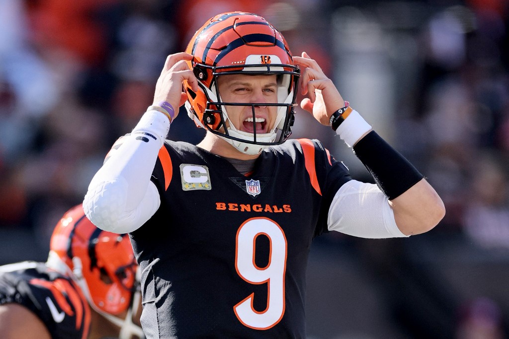 Joe Burrow of the Cincinnati Bengals calls a play during the second quarter against the Houston Texans as we look at our Bengals-Ravens SGP.
