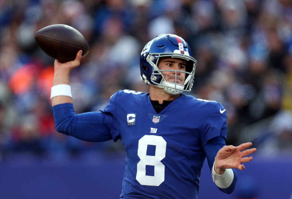 New York Giants quarterback Daniel Jones passes against the Detroit Lions at MetLife Stadium on Nov. 20, 2022 in East Rutherford, New Jersey.