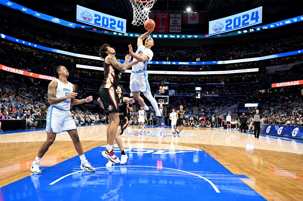 Seth Trimble #7 of the North Carolina Tar Heels dunks the ball as we look at our DraftKings North Carolina promo code