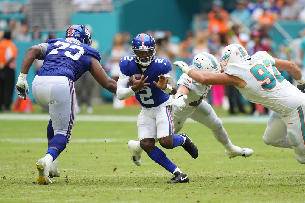 Tyrod Taylor #2 of the New York Giants runs the ball as we look at our best Giants vs. Bills parlay for SNF