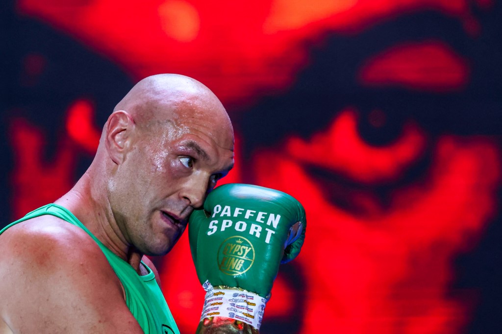 Britain's boxer Tyson Fury trains as we offer our BetMGM Fury vs. Usyk bonus code