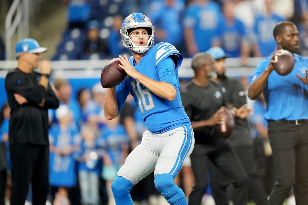 Jared Goff of the Detroit Lions warms up before the game against the Seattle Seahawks, and we offer new U.S. bettors our exclusive BetMGM bonus code.