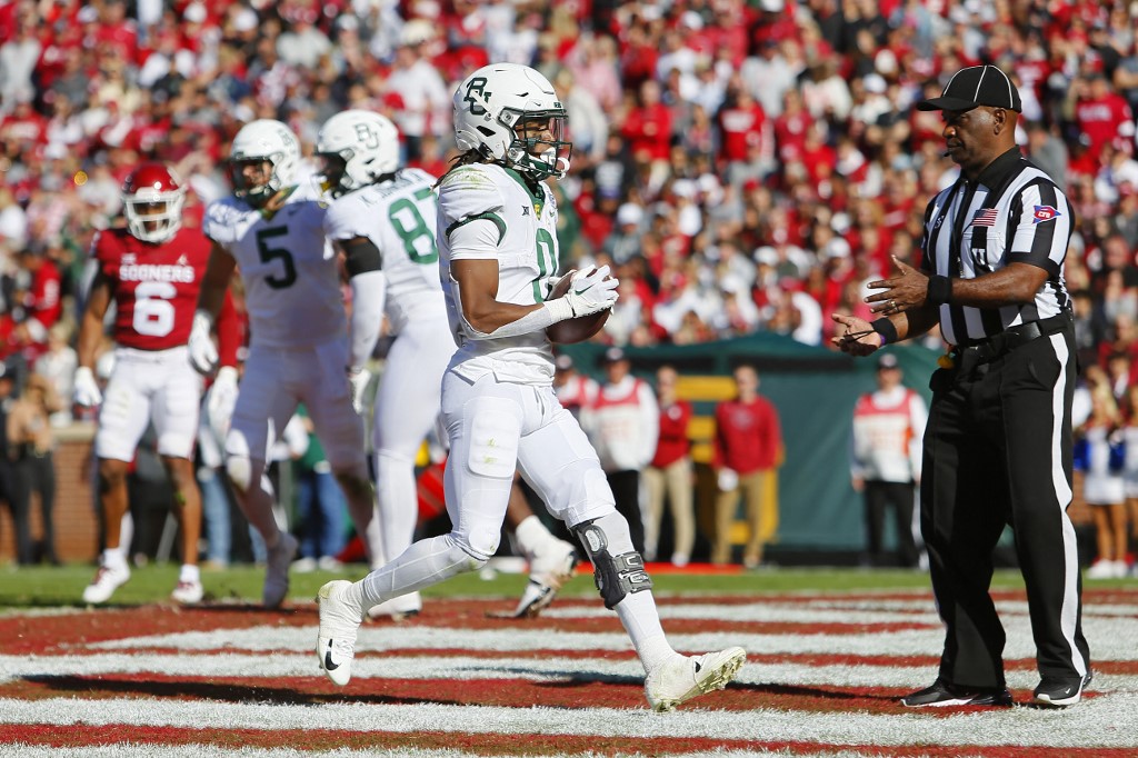 Running back Craig Williams of the Baylor Bears scores a one-yard touchdown against the Oklahoma Sooners in the second quarter at Gaylord Family Oklahoma Memorial Stadium on November 5, 2022 in Norman, Oklahoma.