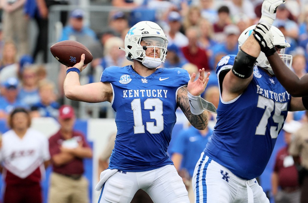 Devin Leary #13 of the Kentucky Wildcats