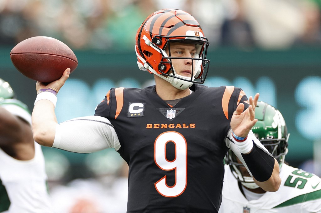 Joe Burrow of the Cincinnati Bengals passes the ball against the New York Jets at MetLife Stadium.