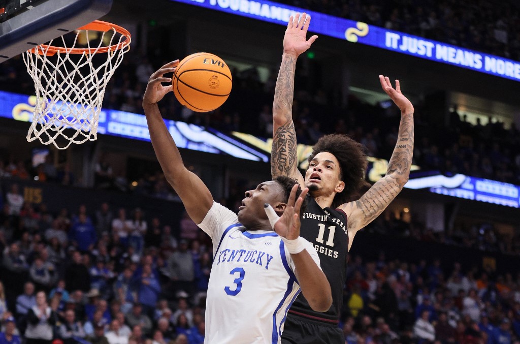 dou Thiero #3 of the Kentucky Wildcats shoots the ball as we look at our Caesars promo code for March Madness