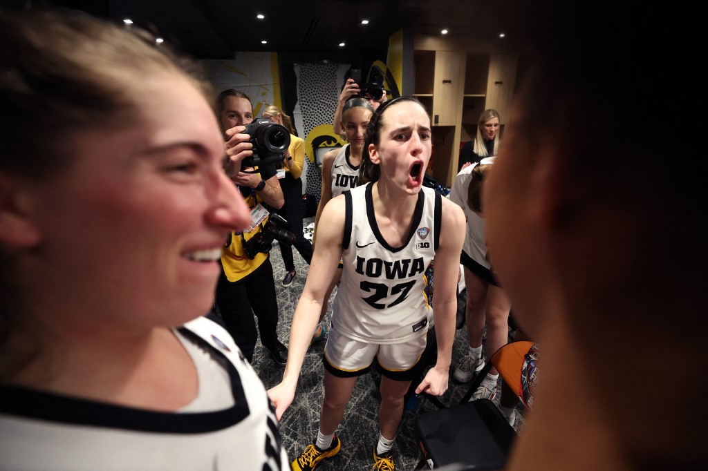 Caitlin Clark #22 of the Iowa Hawkeyes celebrates with the team as we look at our DraftKings promo code for Iowa vs South Carolina
