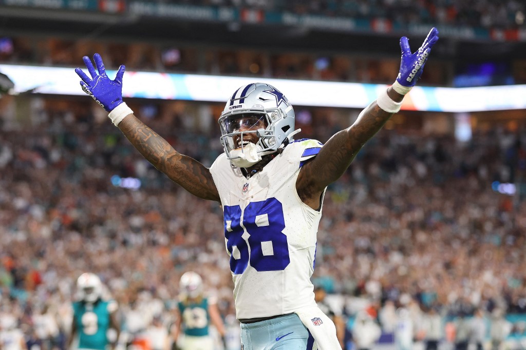 CeeDee Lamb #88 of the Dallas Cowboys celebrates a touchdown as we make our Packers vs. Cowboys player props picks and predictions ahead of Sunday's playoff game on NFL Wild Card Weekend.