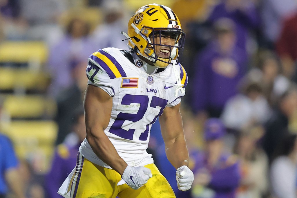 Josh Williams #27 of the LSU Tigers celebrates a touchdown as we look at the legal sports betting figures from October for Louisiana