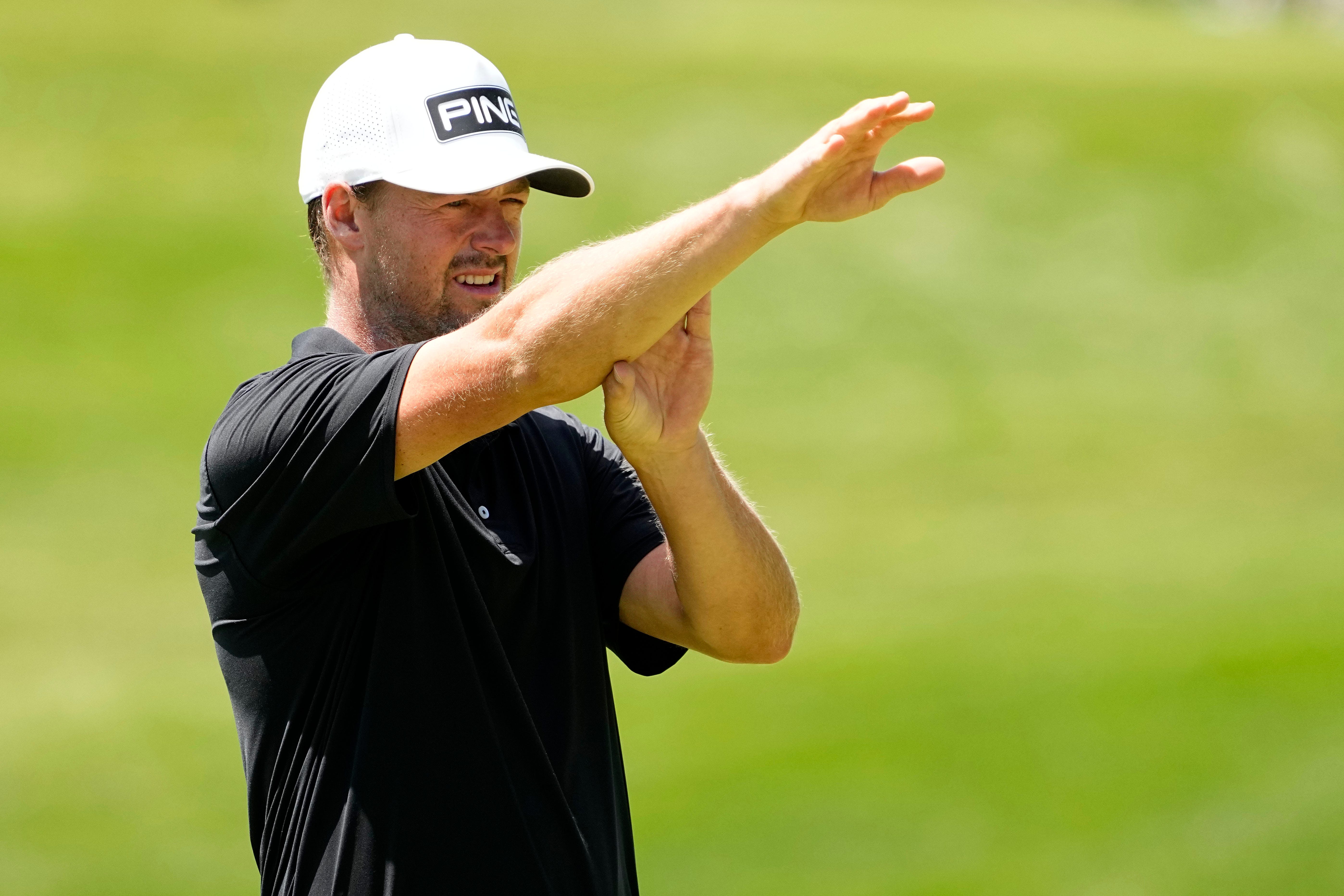 Victor Perez lines up to putt as we look at our U.S. Open first-round leader picks