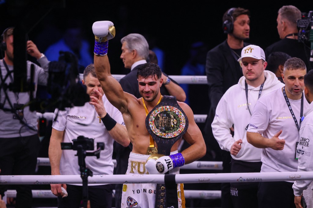 British reality TV star Tommy Fury (C) celebrates as we look at our best KSI vs. Tommy Fury picks