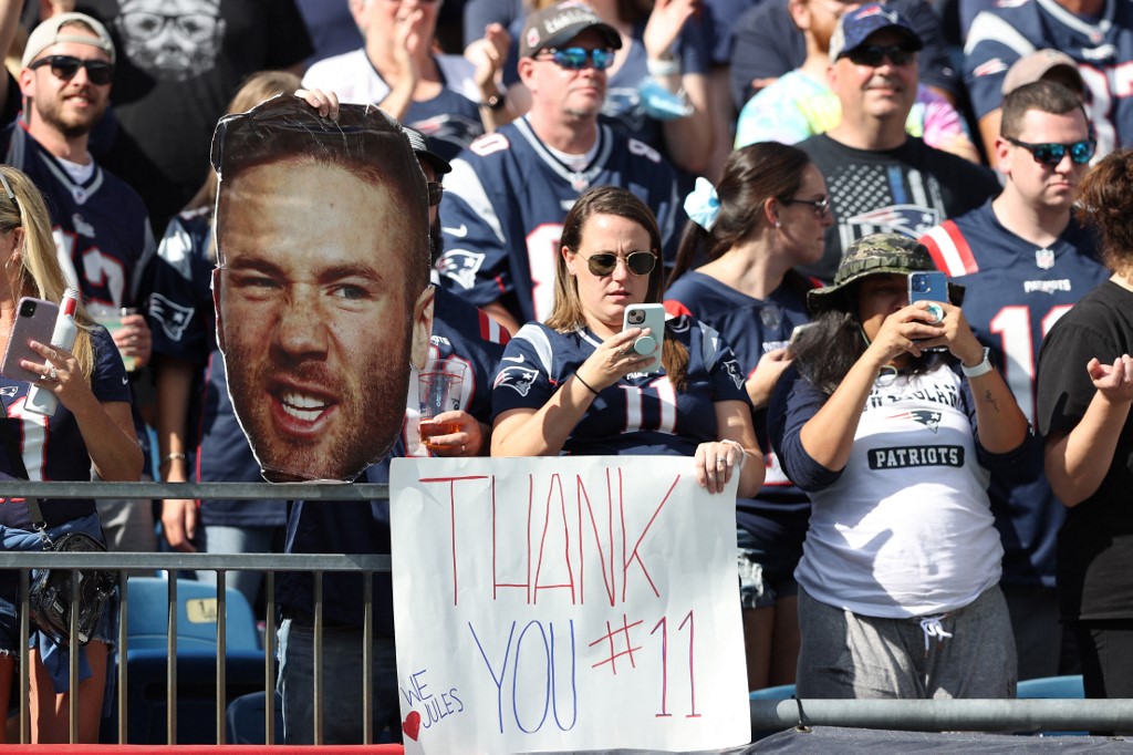 New England Patriots fans show their appreciation for former player Julian Edelman during a game at Gillette Stadium in Foxborough, Massachusetts. Edelman is now a brand ambassador for WynnBET. Photo by Elsa/Getty Images via AFP.