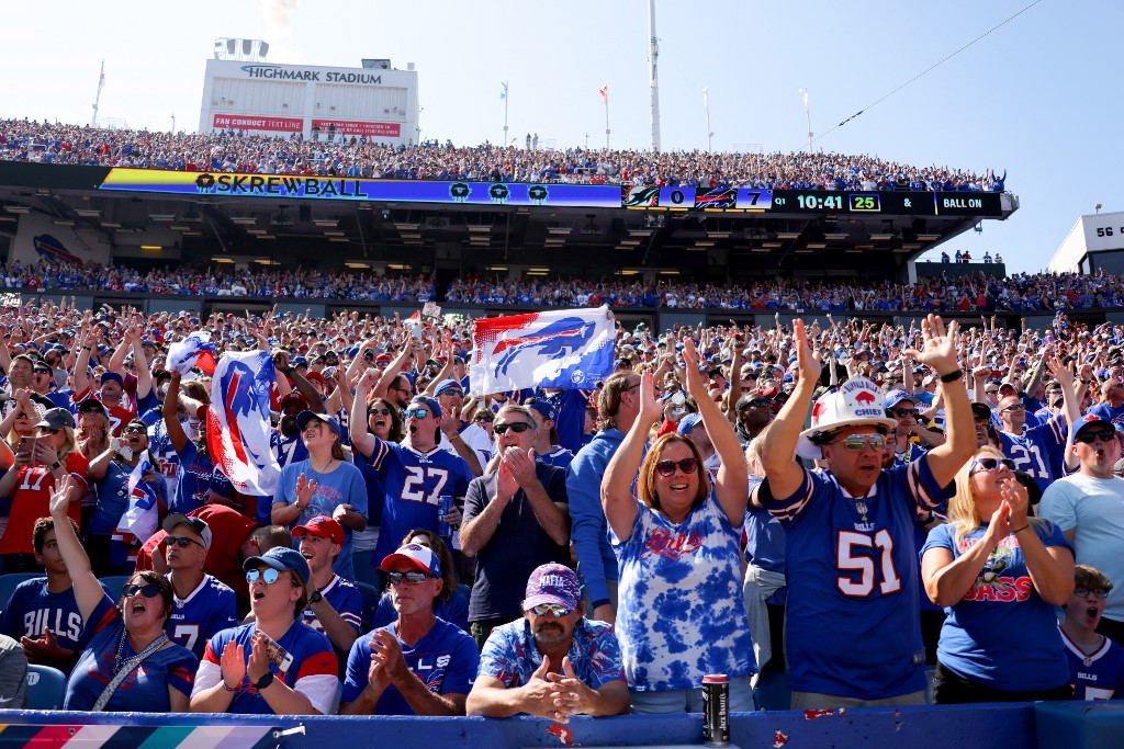 General view of Buffalo Bills fans during the first half against the Miami Dolphins as we look at the top Bucs-Bills BetMGM bonus code.