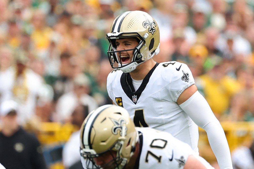 Derek Carr #4 of the New Orleans Saints features in our Buccaneers vs. Saints predictions