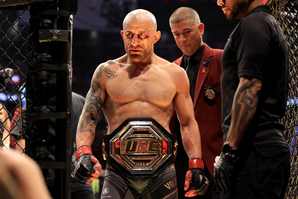 Alexander Volkanovski of Australia celebrates his unanimous decision win over Max Holloway in their featherweight title bout during UFC 276 as we look at our Volkanovski-Rodriguez pick.