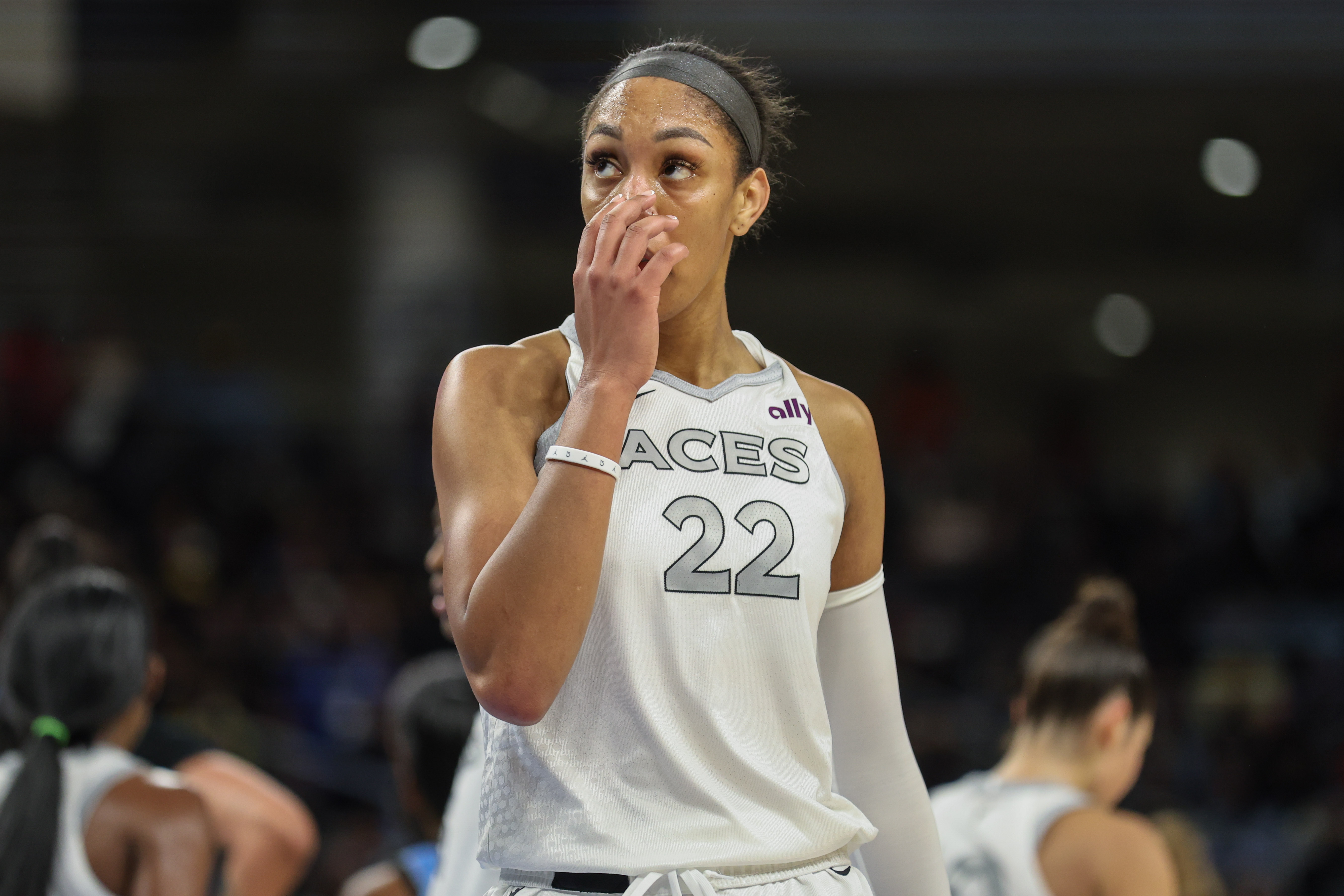 A'ja Wilson (22) looks on as we examine the latest WNBA championship odds, as well as the latest WNBA MVP and WNBA Rookie of the Year odds.