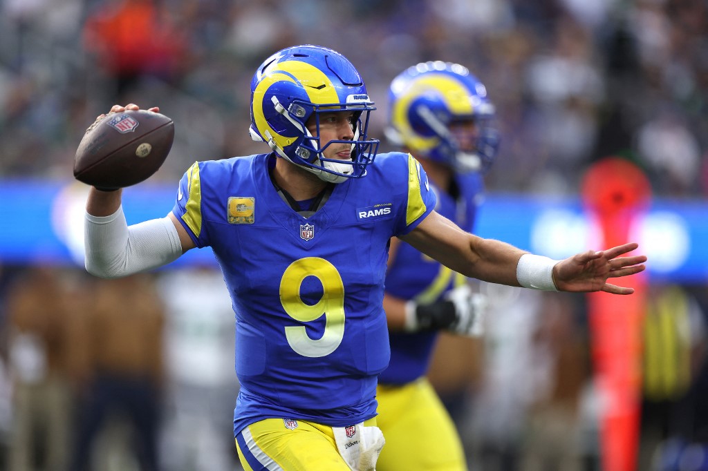 Quarterback Matthew Stafford #9 of the Los Angeles Rams passes the ball