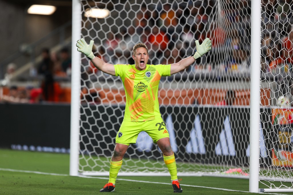 Sporting KC's goalkeeper, Tim Melia, is involved in a frustrating defensive play as we look at Fanatics Underscoreg launch in Kansas