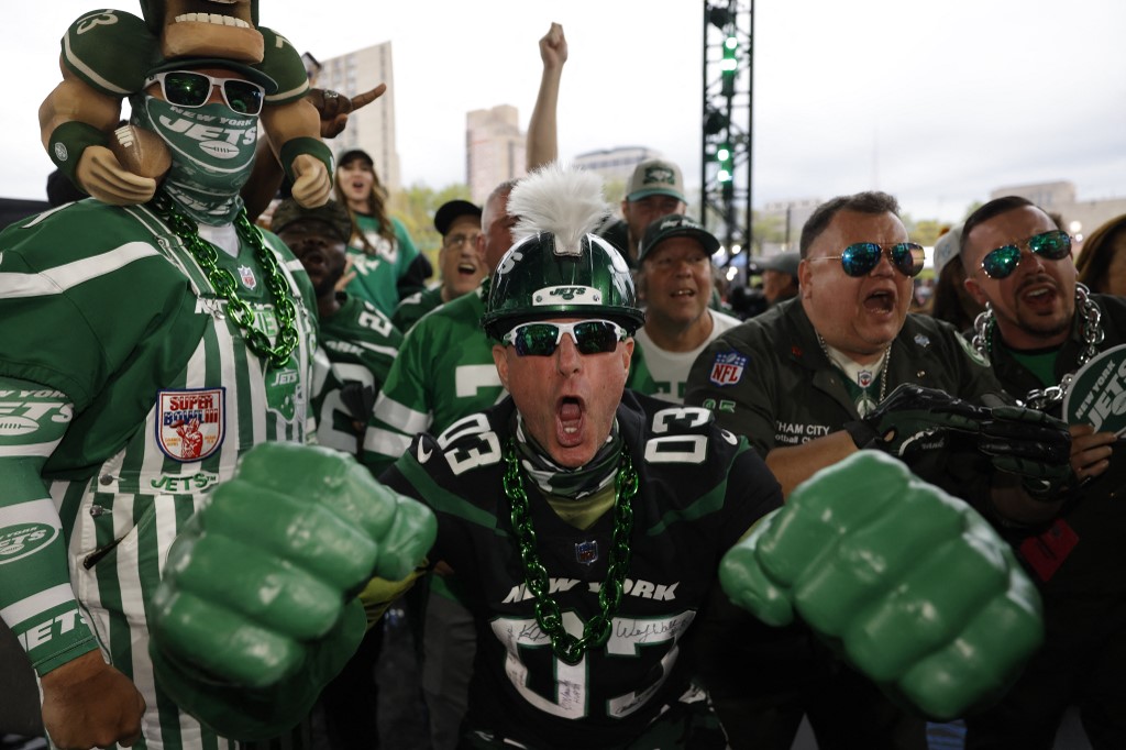New York Jets fans react as we dive into why August was a bounce-back sports betting month for the state.