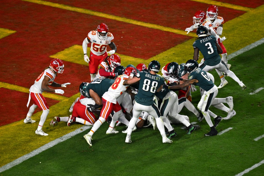 There’s a Super Bowl LVII rematch on Monday Night Football, as we look to the NFL Week 11 odds & betting lines.