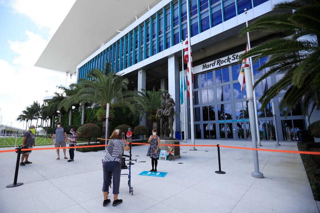 Fans view the A Perfect Moment in Time statue as we look at the details surrounding the Seminoles launching Hard Rock Bet mobile betting in Florida.